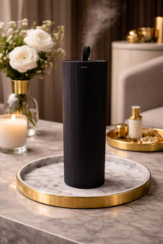 Difusor de aromas Pillar Pro NEGRO: Cuenta con cable usb-c para corriente directa.Alcance de 200 a 300 m3